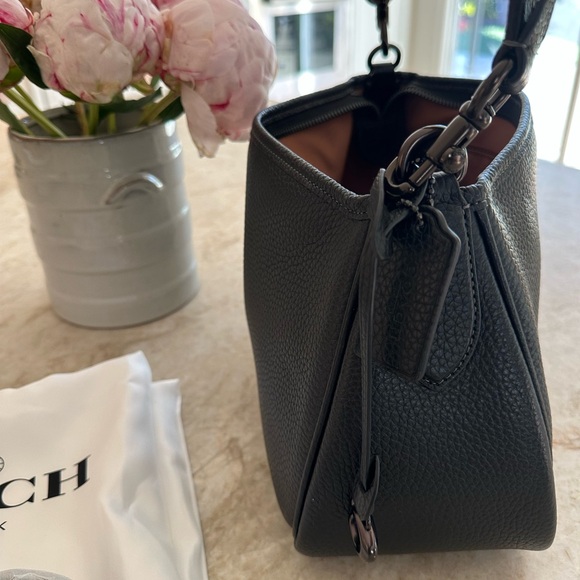 Cary Pebble Leather Crossbody Shoulder Bag - Black - Picture 7 of 14